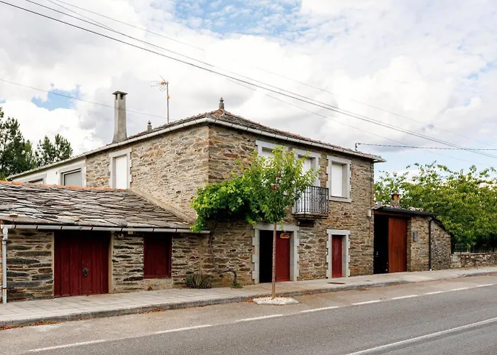 Agradable Casa De Aldea En Un Entorno Natural Layosa fotoğrafı